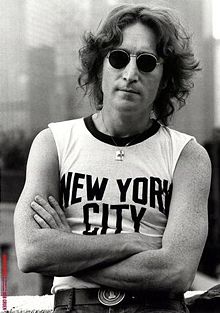 220px-johnlennon1.jpg
